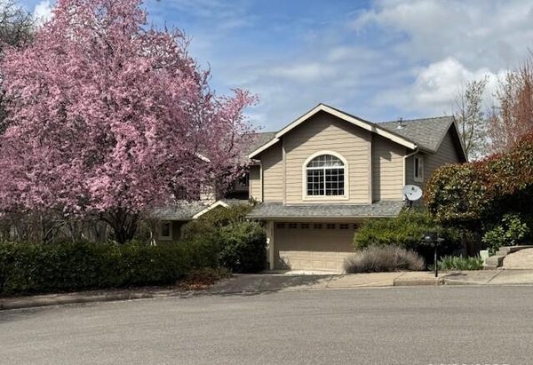 460 Sunshine Circle, Ashland, OR 97520