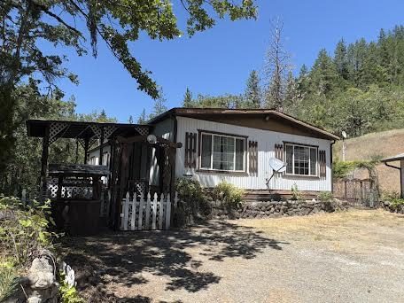 705 Hyde Park Road, Grants Pass, OR 97527