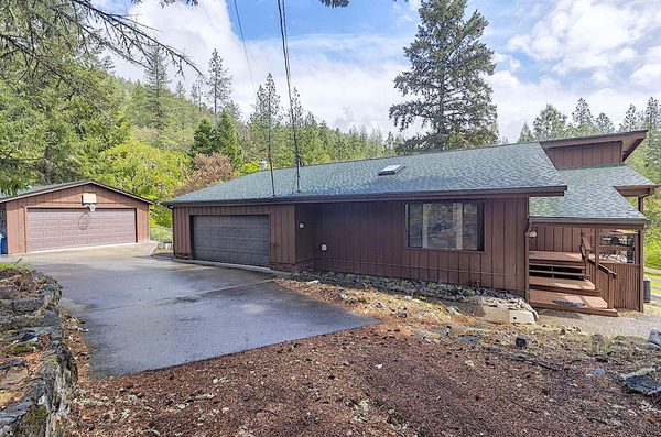 7310 N Applegate Road, Grants Pass, OR 97527