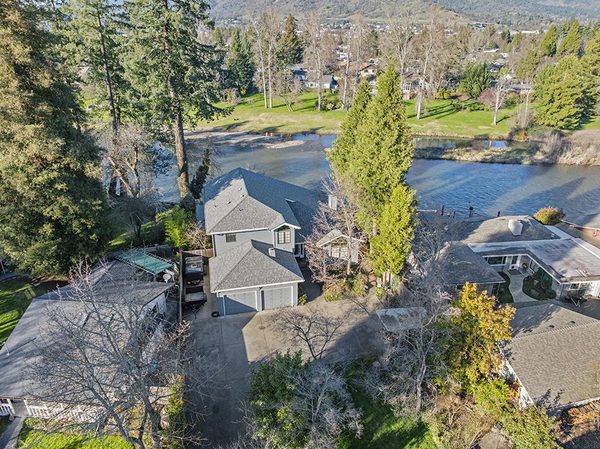 1352 E Park Street, Grants Pass, OR 97527