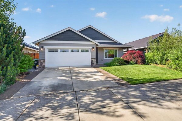 2803 Esther Lane, Grants Pass, OR 97527