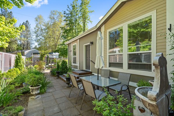 594 Detrick Drive, Space 2, Grants Pass, OR 97527