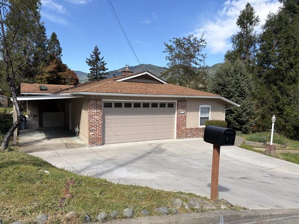 908 NW Hewitt Lane, Grants Pass, OR 97526