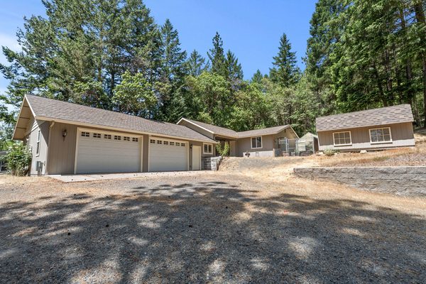 11020 N Applegate Road, Grants Pass, OR 97527