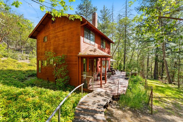 1610 Jumpoff Joe Creek Road, Grants Pass, OR 97526