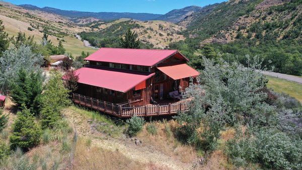 2909 Dead Indian Memorial Road, Ashland, OR 97520