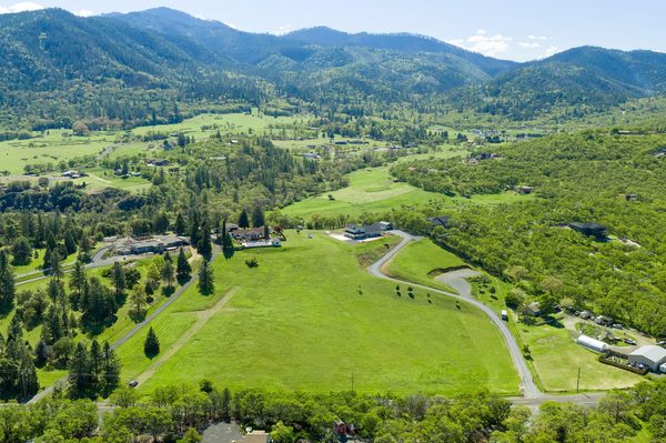 4077 Pioneer Road, ., Medford, OR 97501