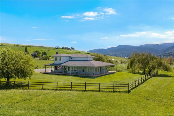 900 Butler Creek Road, Ashland, OR 97520