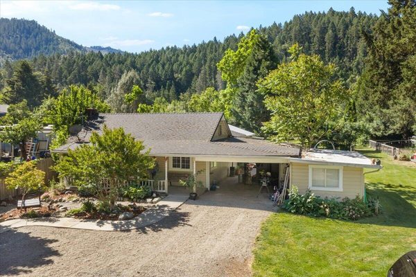 6589 Rogue River Highway, Grants Pass, OR 97527