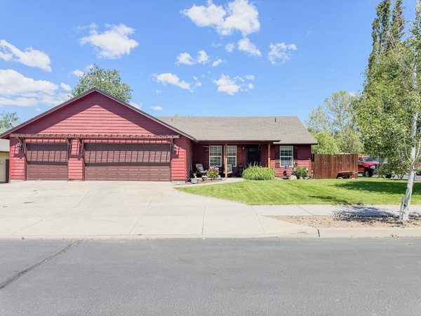 699 NE Fieldstone Lane, Prineville, OR 97754