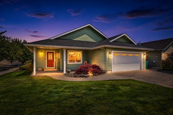 102 SW Pintail Court, Grants Pass, OR 97527