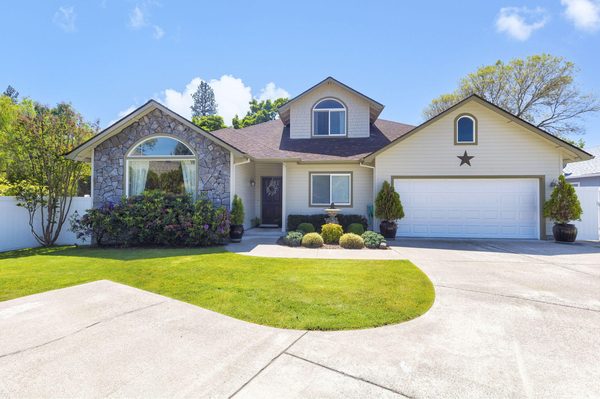 1211 SW Ironwood Drive, Grants Pass, OR 97526