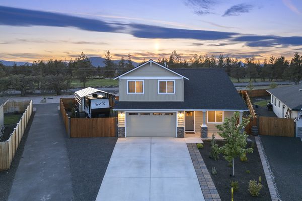 4999 SW Yew Place, Redmond, OR 97756