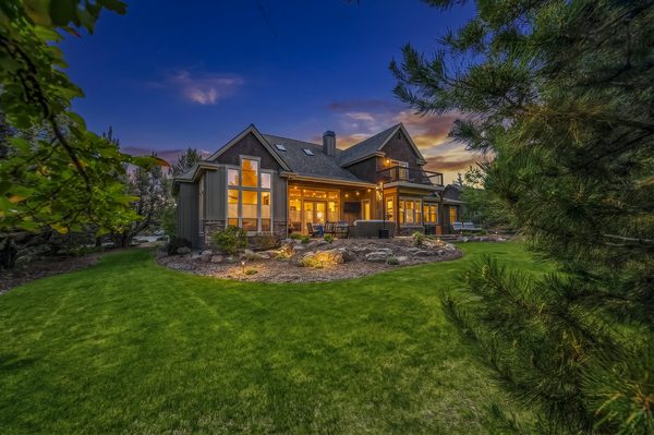 9009 Merlin Drive, Redmond, OR 97756