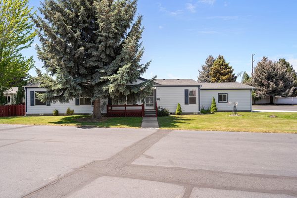 1815 NE 6th Street, Redmond, OR 97756