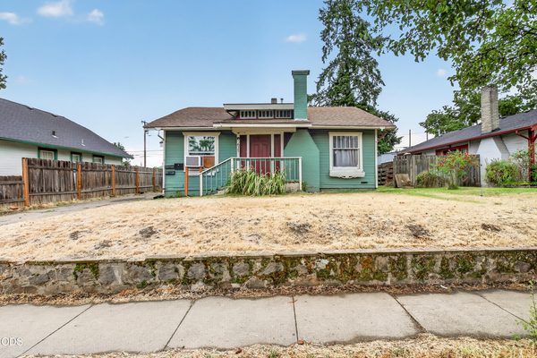 625 W Jackson Street, Medford, OR 97501