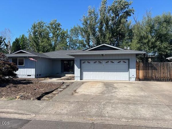 607 Palo Verde Way, Central Point, OR 97502