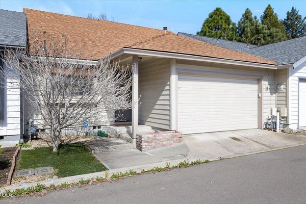 667 Golden Lane, Medford, OR 97504