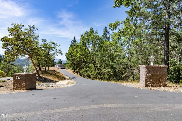 712 Colleen Court, Grants Pass, OR 97527