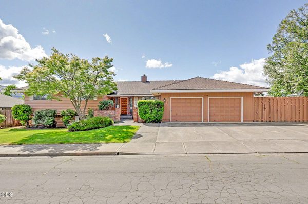 2774 Jessica Circle, Medford, OR 97504