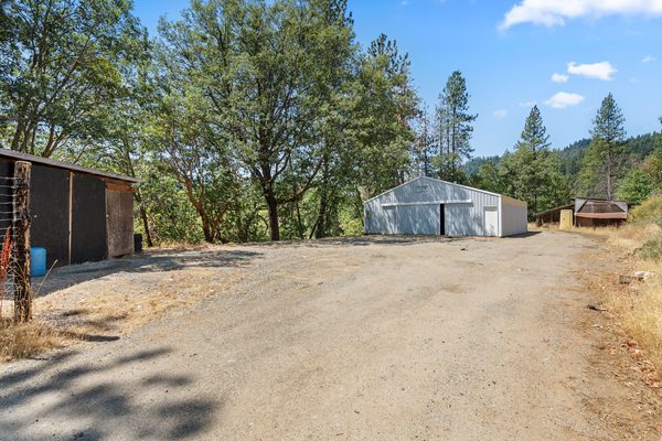 18505 E Evans Creek Road, Rogue River, OR 97537