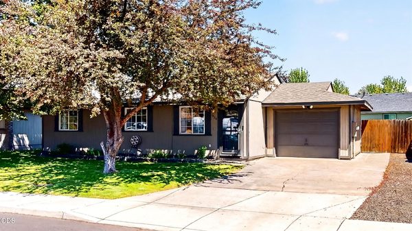 1526 SW 33rd Street, Redmond, OR 97756