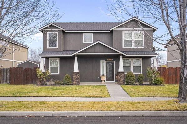 1320 NE 3rd Street, Redmond, OR 97756