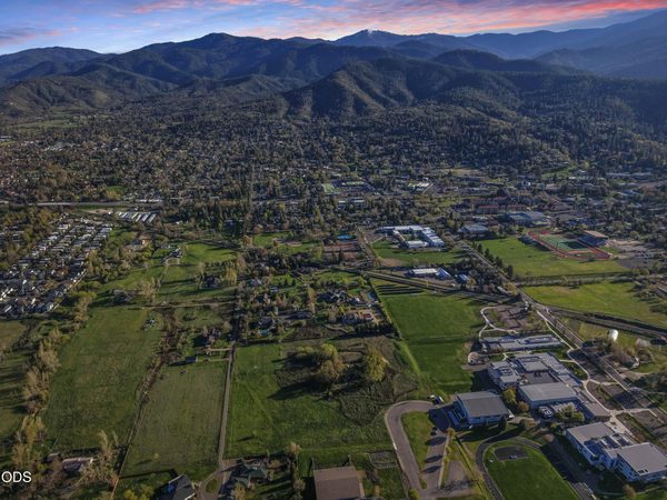 E Main Street, Ashland, OR 97520