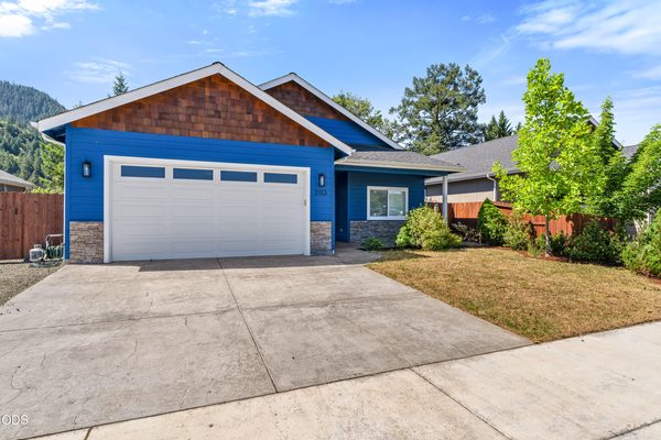 2113 SE Kayleigh Way, Grants Pass, OR 97526
