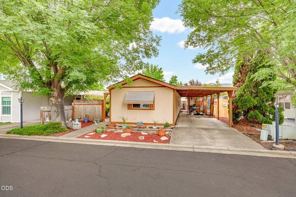 4624 S Pacific, 26, Phoenix, OR 97535