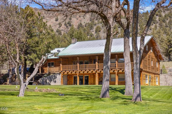 16305 N East Ochoco Highway, Prineville, OR 97754