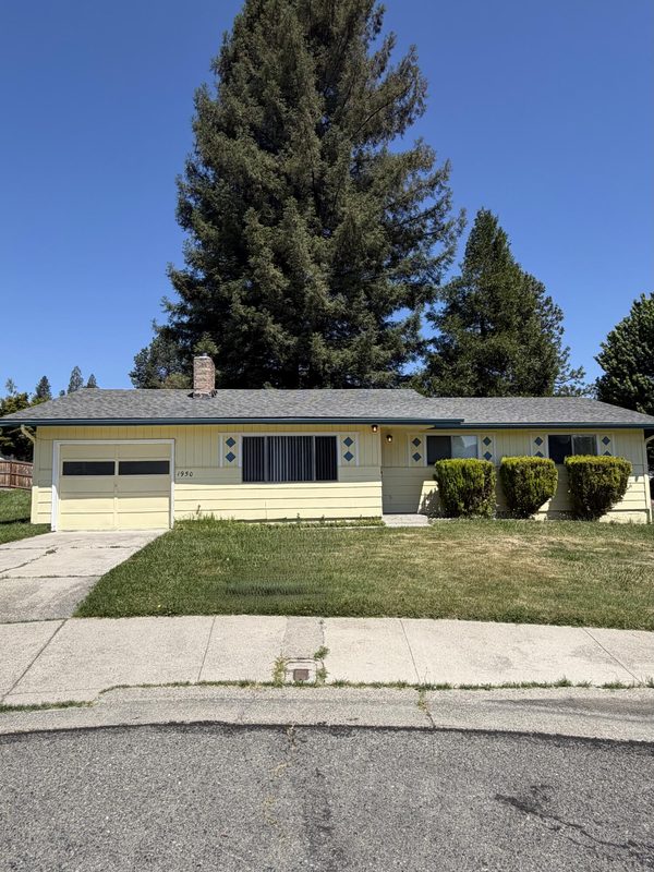 1950 NW Michelle Way, Grants Pass, OR 97526