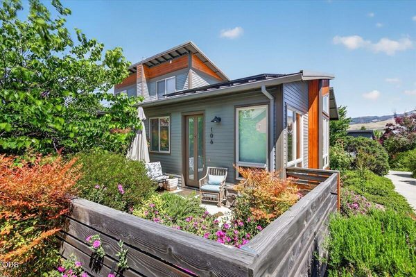 106 Dunn Circle, Ashland, OR 97520