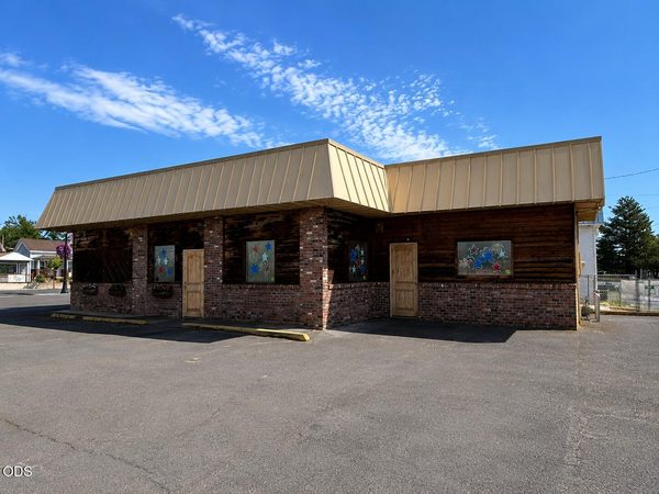414 E Pine Street, Central Point, OR 97502