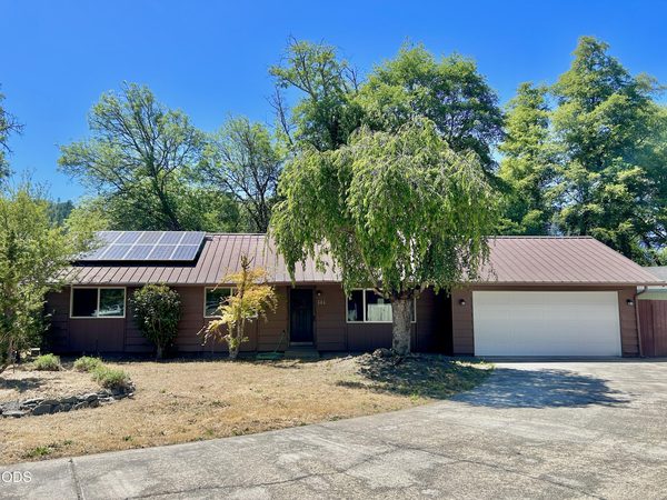 144 Belindy Circle, Grants Pass, OR 97527