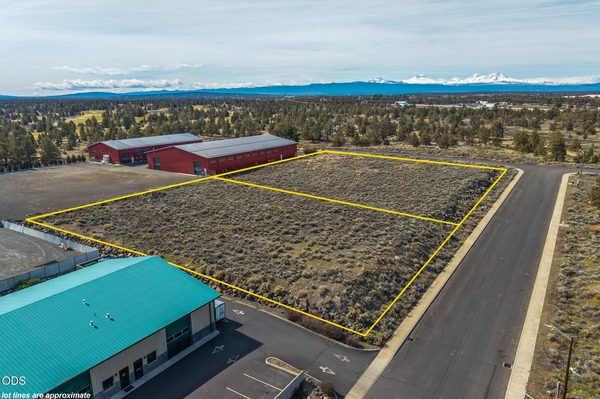 2200 SW Deerhound Avenue, Redmond, OR 97756