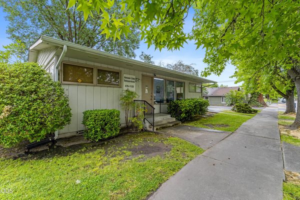 515 NE 8th Street, Grants Pass, OR 97526