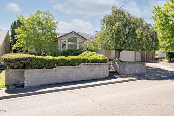 2868 Wilkshire Drive, Medford, OR 97504