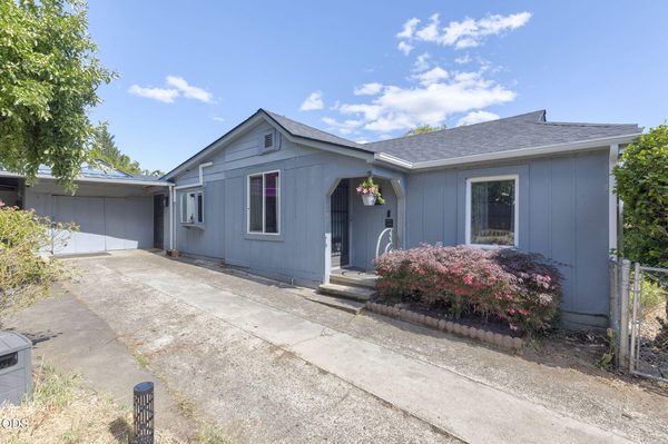 723 NE 12th Street, Grants Pass, OR 97526