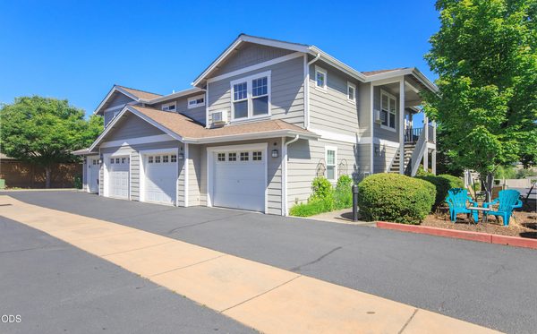 2244 McCall Drive, Ashland, OR 97520