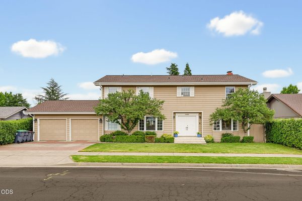 2489 Nieto Way, Medford, OR 97504