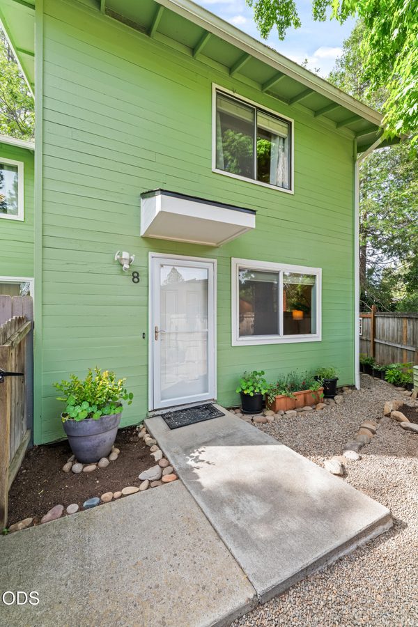 600 W 1st Street, 8, Phoenix, OR 97535