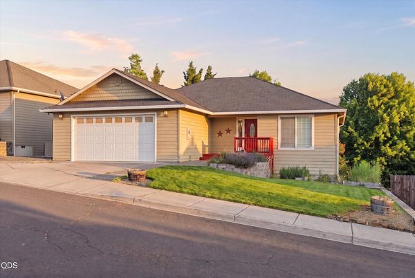1056 Highlands Drive, Eagle Point, OR 97524