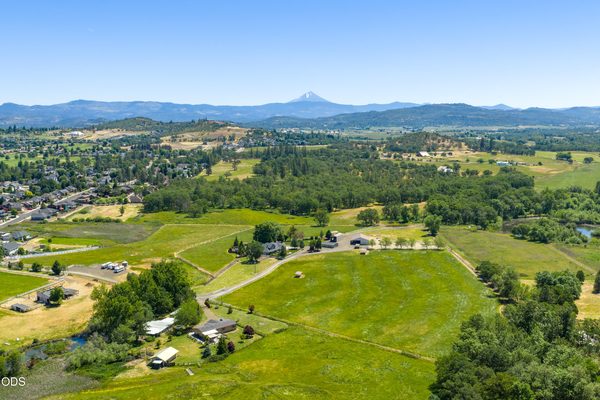 163 Hidden Valley Drive, Eagle Point, OR 97524