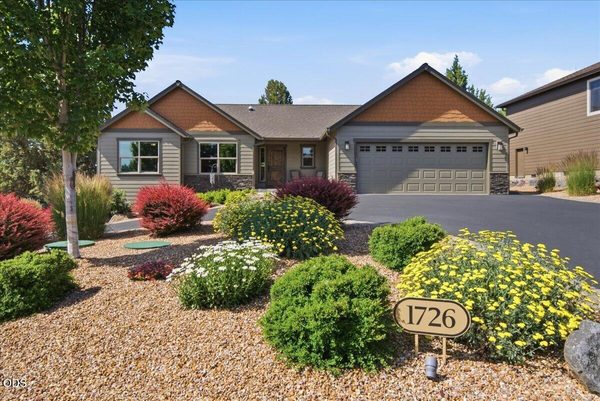 1726 Turnstone Road, Redmond, OR 97756