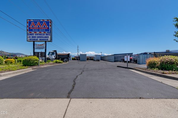 1060 Dillon Way, Medford, OR 97502