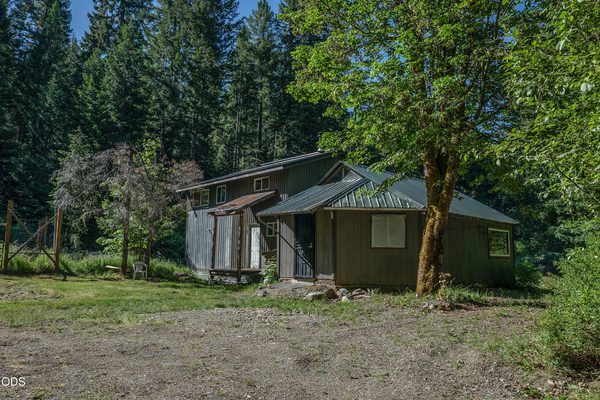 8245 Jumpoff Joe Creek Road, Grants Pass, OR 97526