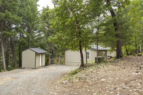 308 Limpy Creek Road, Grants Pass, OR 97527