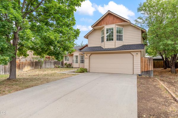 2030 SW 28th Court, Redmond, OR 97756