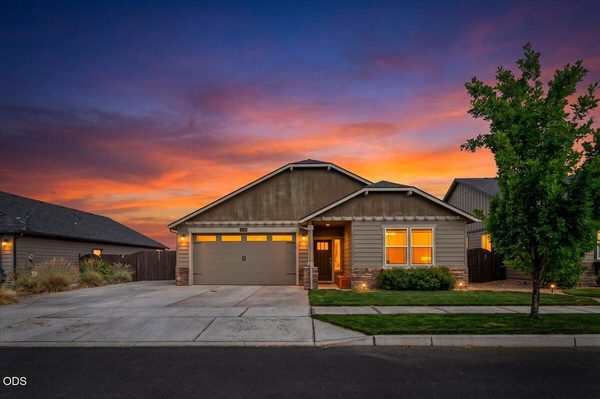 4433 SW Majestic Avenue, Redmond, OR 97756